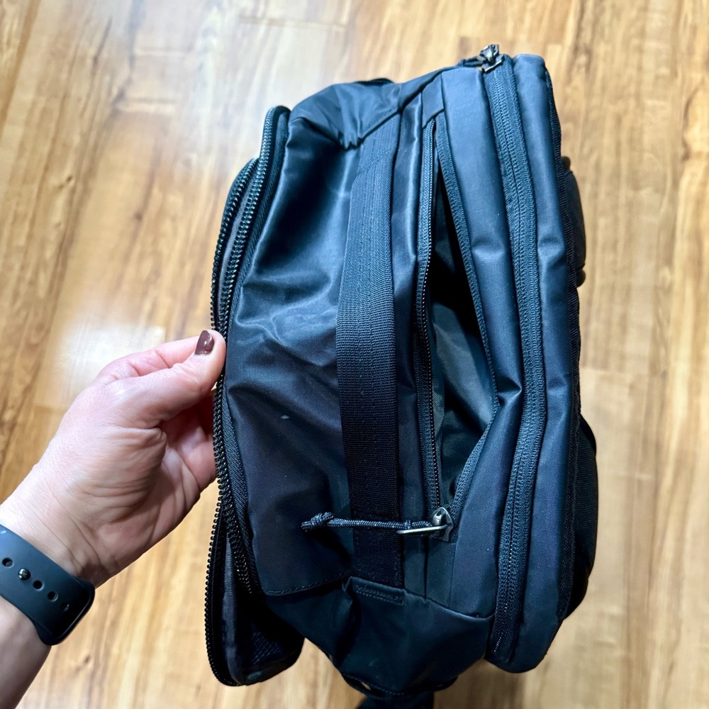 Patagonia Black Hole Mini MLC Pack 30L - Picture 6 of 6